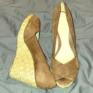 Brown leather wedges, super cute!